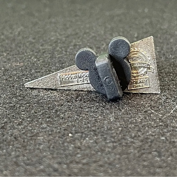 Walt Disney World Red BANNER Pendant Pin HIDDEN MICKEY TRADING PINS 2010 - Picture 2 of 3
